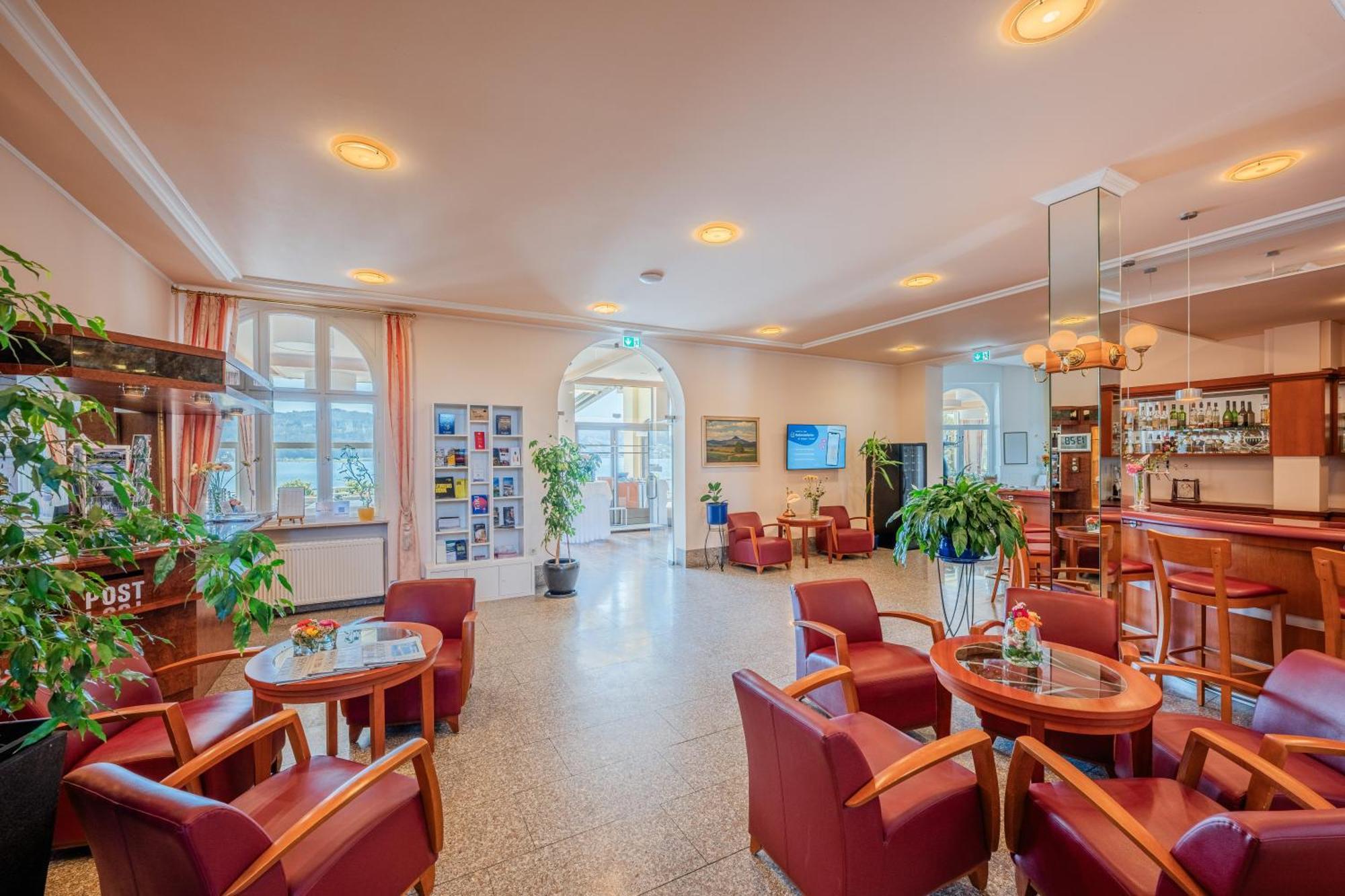 Strandhotel Loechnerhaus Reichenau Exterior foto