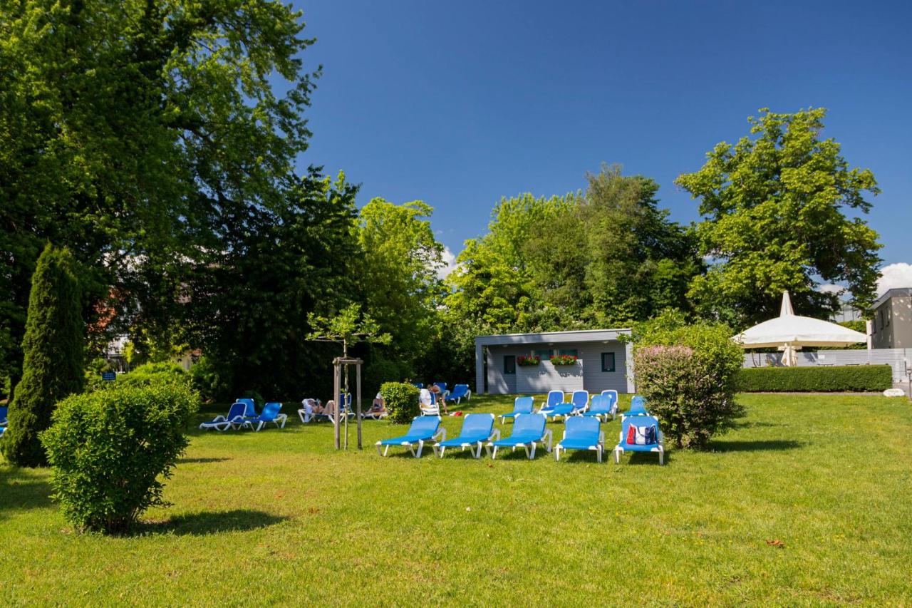Strandhotel Loechnerhaus Reichenau Exterior foto